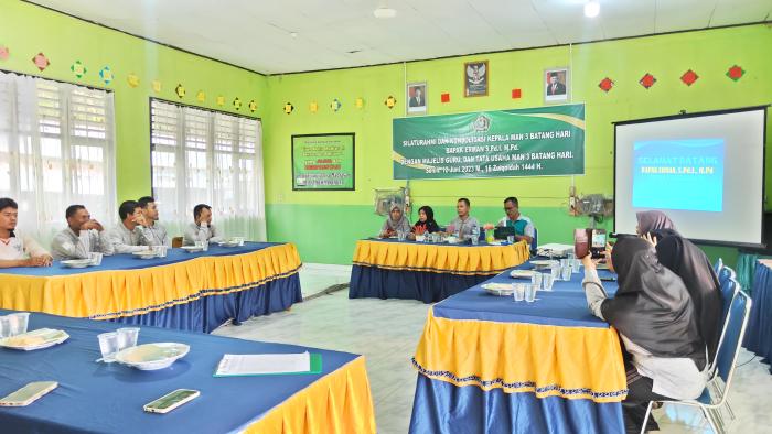 'Silaturrahmi dan Konsolidasi Dengan Kepala MAN 3 Batang Hari Bapak Erman, S.Pd.I., M.Pd dengan Majelis Guru dan Staff Tata Usaha'
