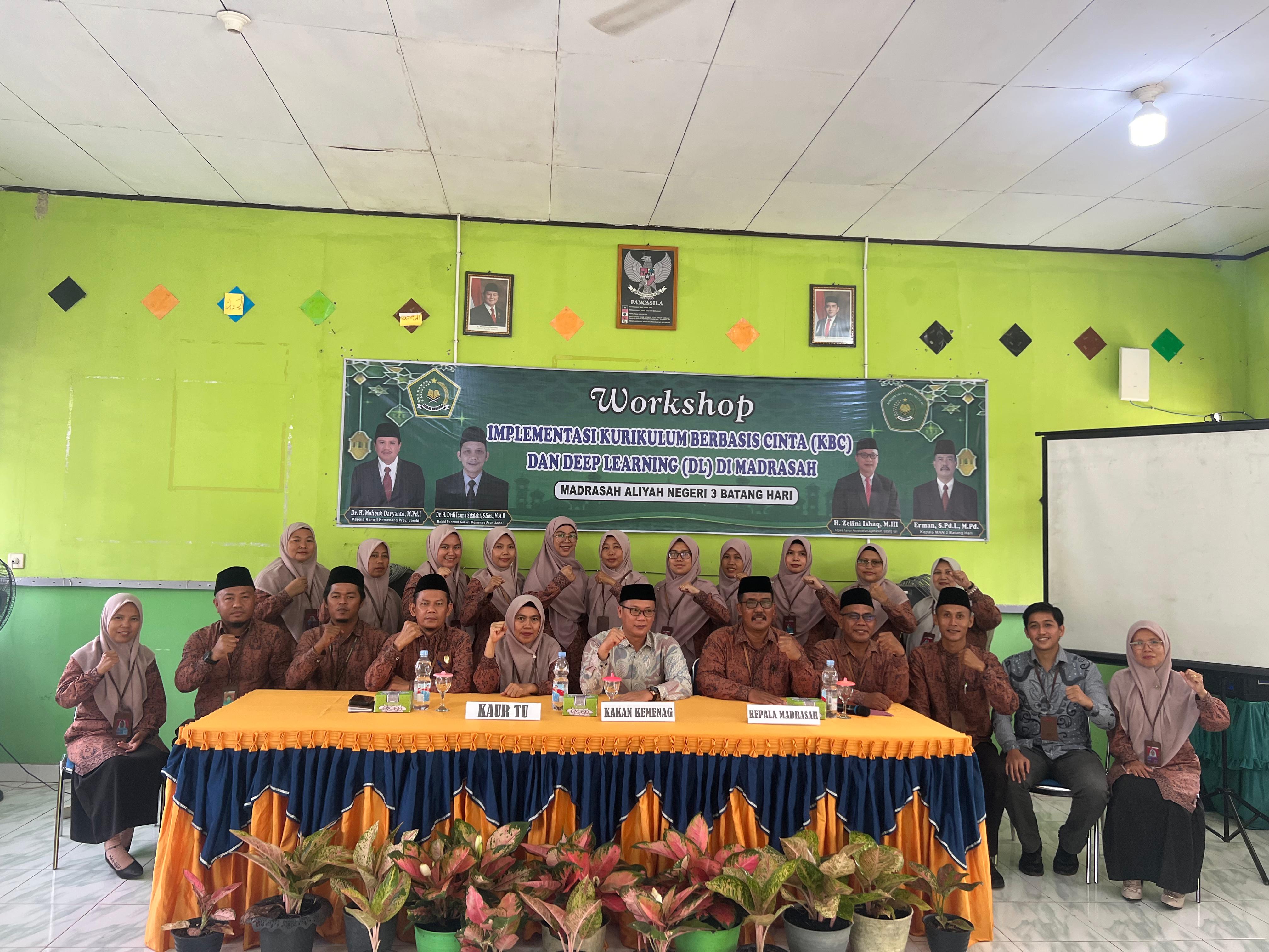 Kepala Kankemenag Batang Hari Beri Materi Lanjutan KBC dan DL di MAN 3 Batang Hari