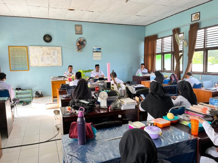 Kepala MAN 3 Batang Hari Gelar Rapat Persiapan Hari Guru, ASAS Ganjil, PKKM, dan HAB