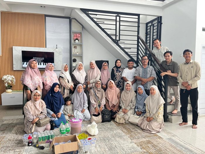 Kebersamaan Tanpa Batas, MAN 3 Batang Hari Sambangi Kediaman  Dua Tenaga Pendidik