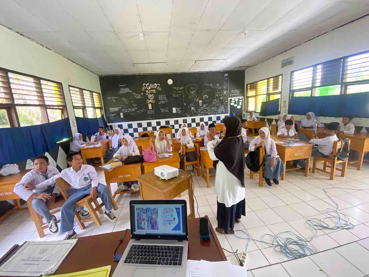 Laksanakan Tugas Sebagai Supervisor, Muhamad, S. Ag lakukan Supervisi pada Guru Ekonomi