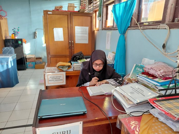 Dari Ruangan Guru, Cahaya Al-Quran Menyebar Keseluruh Lingkungan  Madrasah