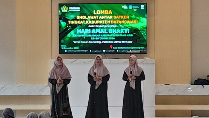 Meriahkan HAB Kemenag, Guru MAN 3 Batang Hari Ikuti Lomba Salawat di Kankemenag