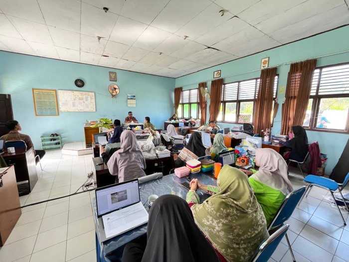 Rapat Pembinaan MAN 3 Batang Hari, Kepala Madrasah Tekankan Evaluasi dan Koordinasi