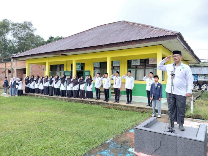 MAN 3 Batang Hari Laksanakan Upacara Rutin Pasca Lebaran