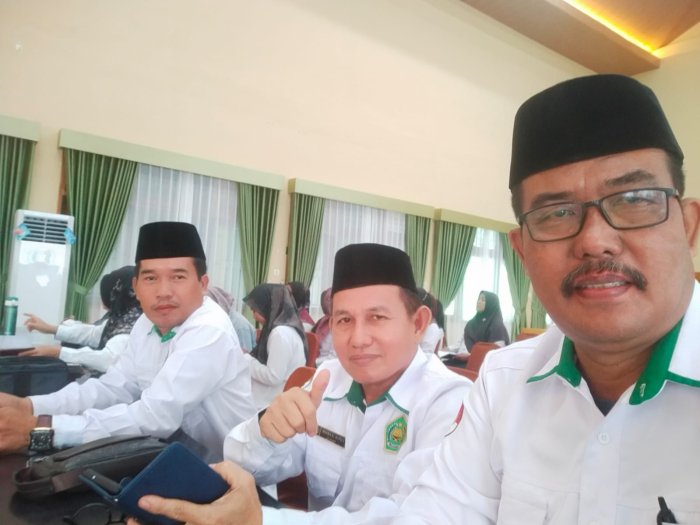 Kepala MAN 3 Batang Hari Ikuti Rakor Kemenag dan Seksi Penmad Kepala MAN 3 Batang Hari Ikuti Rakor Kemenag dan Seksi Penmad