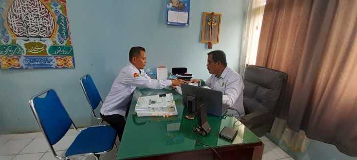 Kepala MAN 3 Batang Hari Lakukan Supervisi Perangkat Pembelajaran Guru