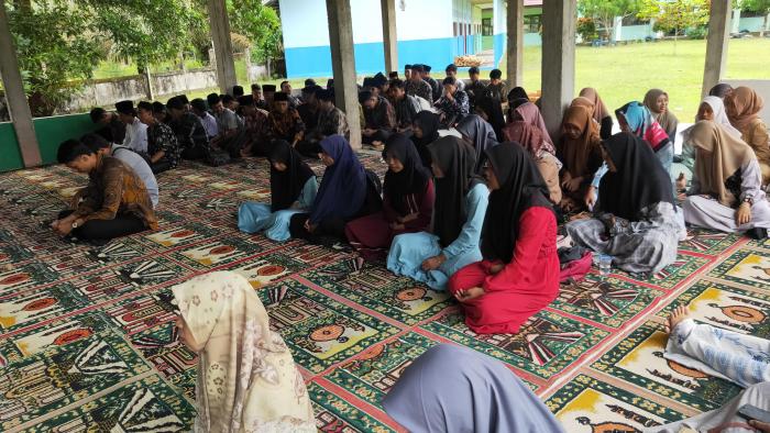 'Peringatan Maulid Nabi Muhammad Nabi Muhammad 1444 H MAN 3 Batang Hari Berjalan Lancar' 'Peringatan Maulid Nabi Muhammad Nabi Muhammad 1444 H MAN 3 Batang Hari Berjalan Lancar'