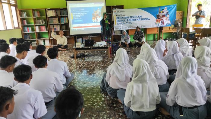 'Sosialisasi Program Gerakan Sekolah Menulis Buku Nasional Tahun 2022'