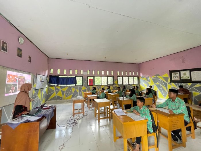 Kepala MAN 3 Batang Hari Lakukan Supervisi Guru Mapel Fiqih Bahas Materi Riddah