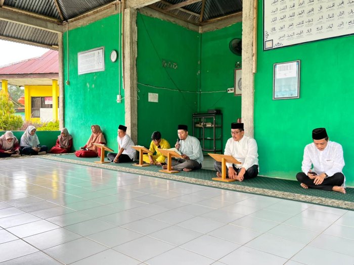 MAN 3 Batang Hari Laksanakan Pembacaan Surat Al-Kahfi di Musollah Nurul Ilmi