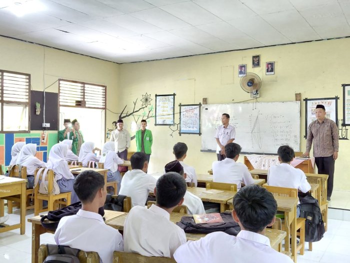 UNISBA Batang Hari Sosialisasikan Pendidikan Tinggi di MAN 3 Batang Hari UNISBA Batang Hari Sosialisasikan Pendidikan Tinggi di MAN 3 Batang Hari