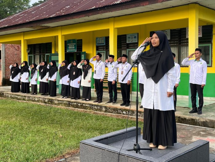 MAN 3 Batang Hari Laksanakan Upacara Rutin Setiap Hari Senin dengan Amanat Pemikiran yang Tumbuh