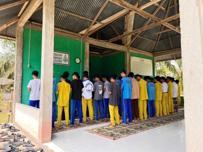 MAN 3 Batanghari Laksanakan Shalat Ghaib untuk Almarhum Drs. H. Mohd. Damiri