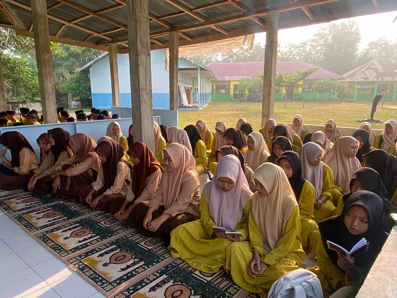 â€˜Jadikan Jumat Penuh Berkah, MAN 3 Batang Hari Baca Surah Al-Kahfiâ€™