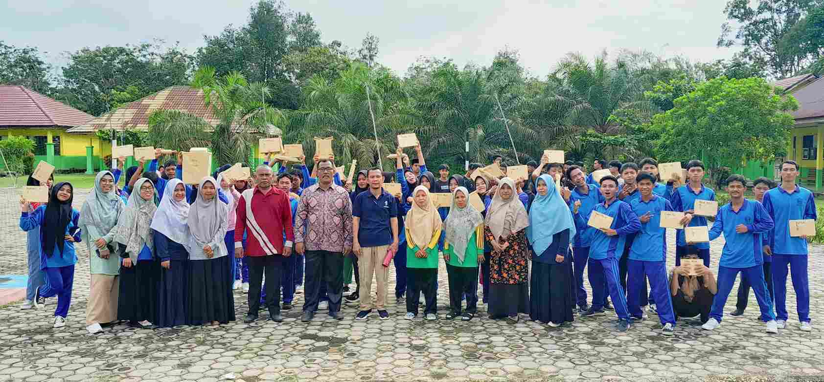 MAN 3 Batang Hari Gelar Apel Penutupan sekaligus Penyerahan Hadiah Classmeeting MAN 3 Batang Hari Gelar Apel Penutupan sekaligus Penyerahan Hadiah Classmeeting