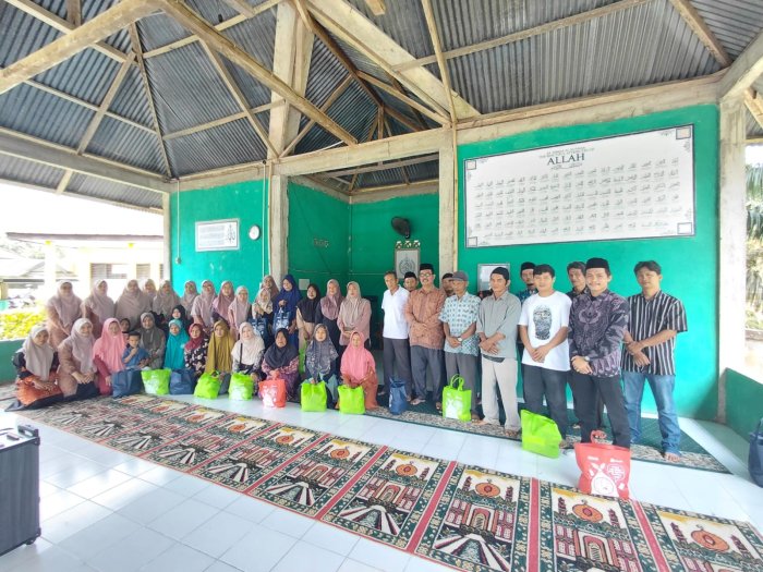 Gemar Berbagi, MAN 3 Batang Hari Salurkan Zakat Fitrah Kepada Wali Murid