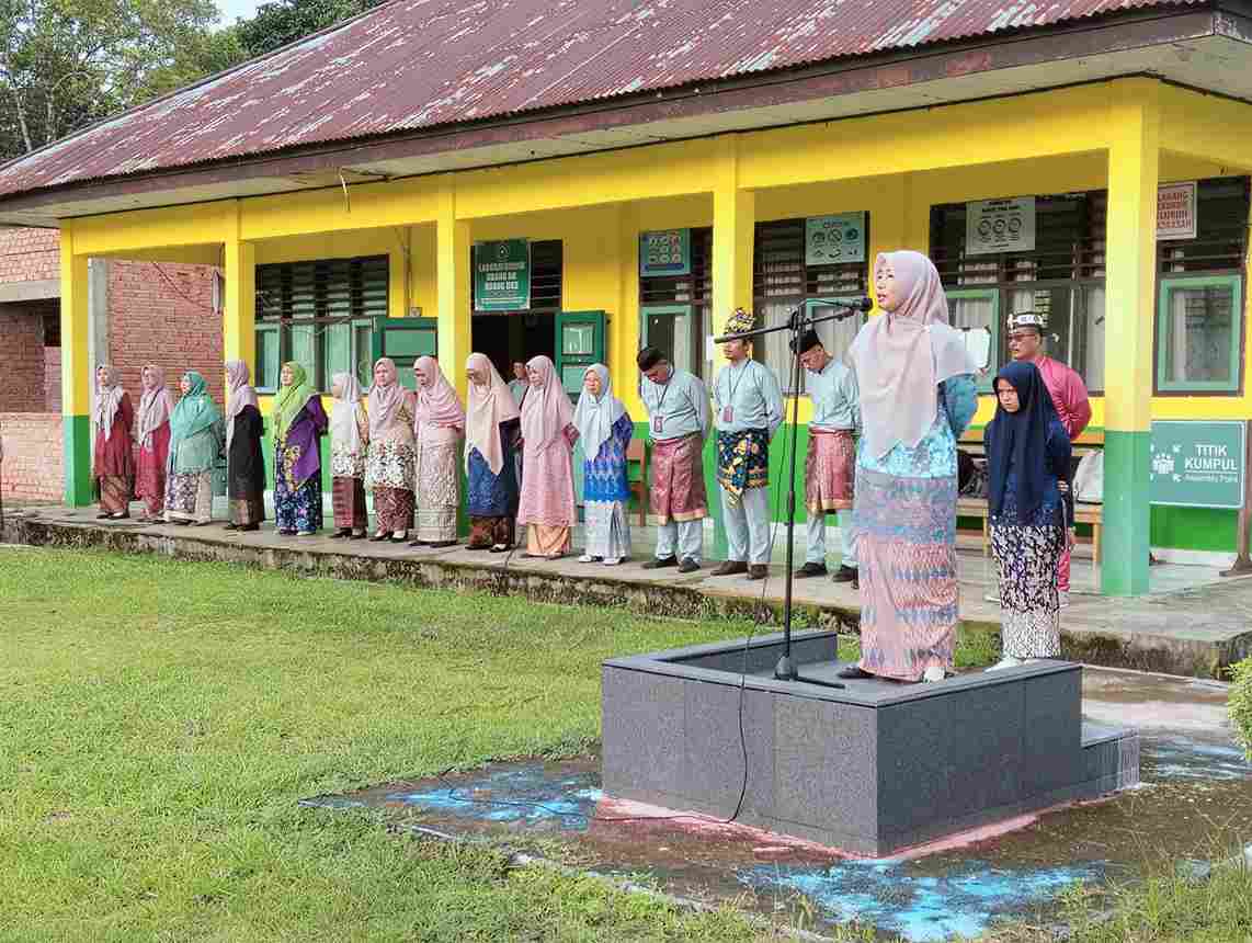 Pembina Upacara : Kartini, Sosok Perempuan Inspiratif dan Berbakat