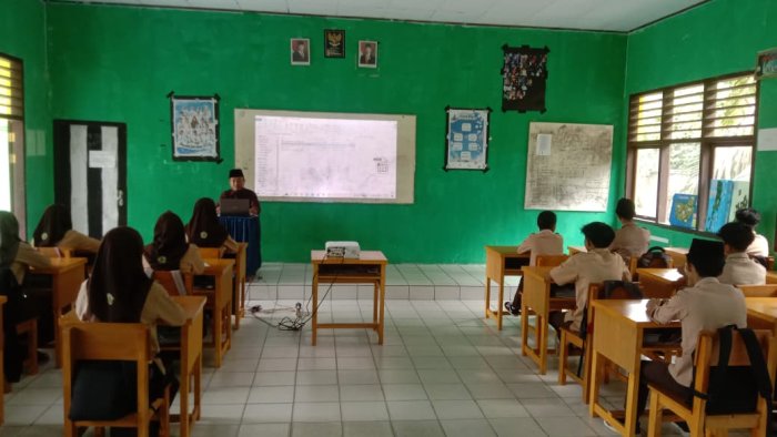 Dari Madrasah Menuju Guru Profesional: Ahmad Fauzi, S.Pd.I Buktikan Kompetensinya Lewat Video Pembelajaran Inovatif