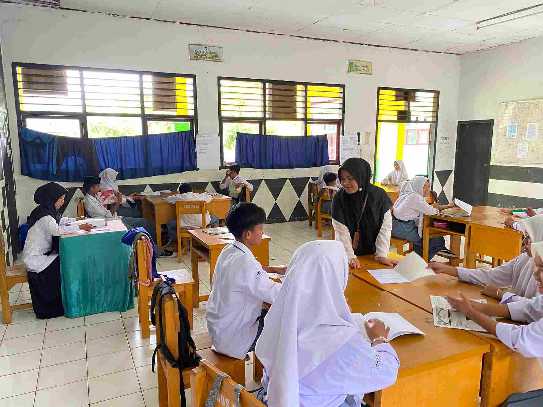 Supervisi Pembelejaran pada Guru Fisika MAN 3 Batang Hari Supervisi Pembelejaran pada Guru Fisika MAN 3 Batang Hari