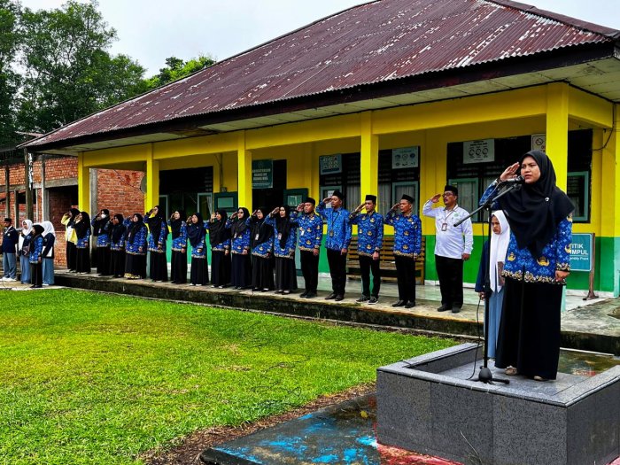 MAN 3 Batang Hari Laksanakan Upacara Rutin Senin dengan Pesan Introspeksi Diri