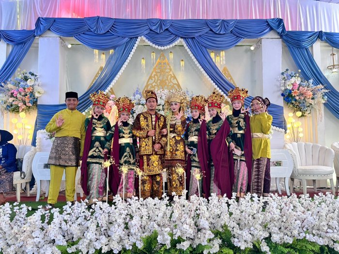 Tebar Pesona Budaya, Dua Tim Tari Az-Zukhruf Hibur Tamu di dua Lokasi Berbeda
