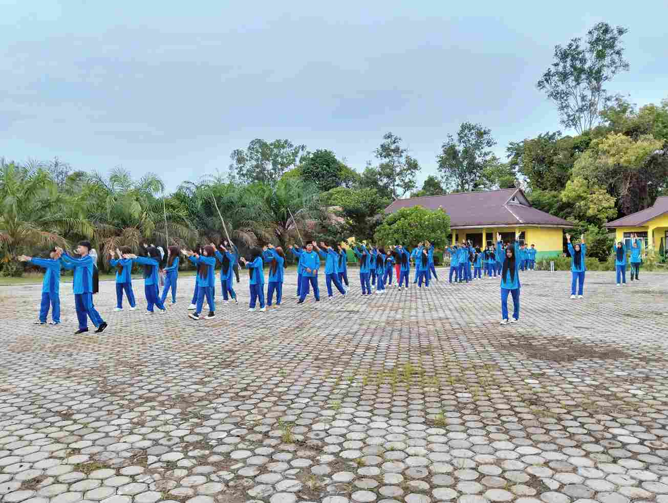 Jumat Sehat, Tingkatkan Kebugaran Peserta Didik dengan Rutinitas Senam Bersama