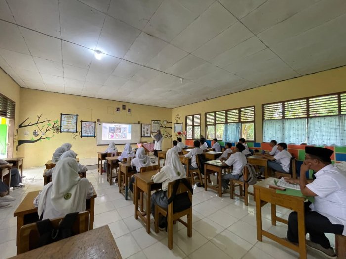 Kepala Madrasah Laksanakan Supervisi terhadap Guru BK di Kelas XII Bahas Pengembangan Bakat dan Potensi Karier