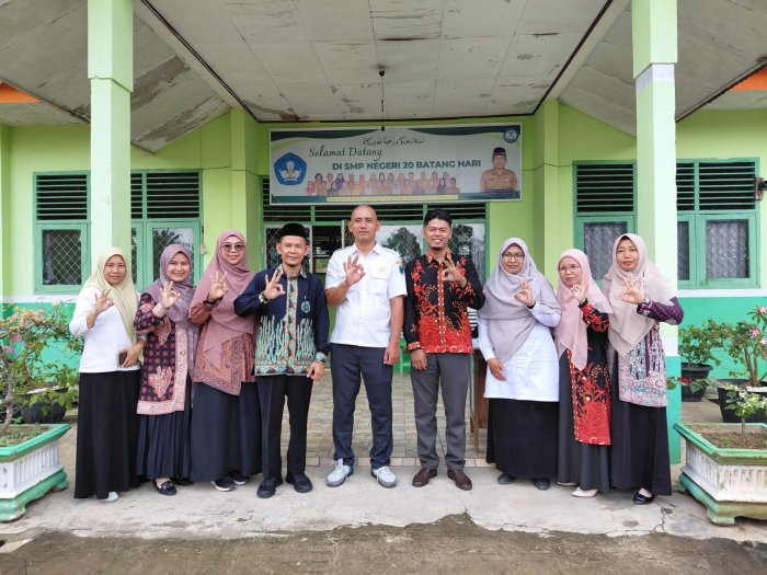 Sosialisasi PMB MAN 3 Batang Hari di SMPN 20 Batang Hari disambut Hangat. Sosialisasi PMB MAN 3 Batang Hari di SMPN 20 Batang Hari disambut Hangat.