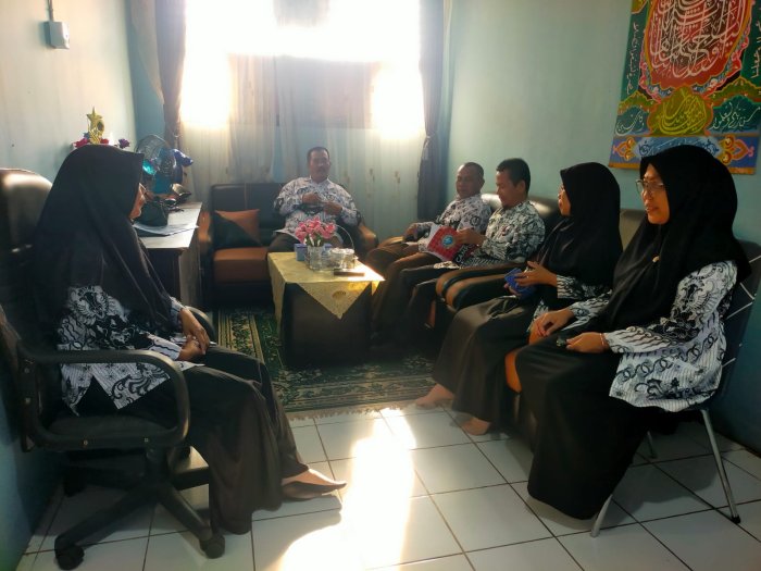 Kepala Madrasah Gelar Koordinasi Pengisian EDM dan E-RKAM, Ibu Yuliana S.Psi Ditunjuk Jadi Admin