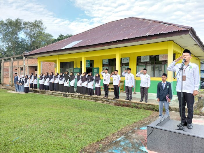 Inspirasi dari Kesuksesan Orang Lain Jadi Pesan Pembina Upacara di MAN 3 Batang Hari