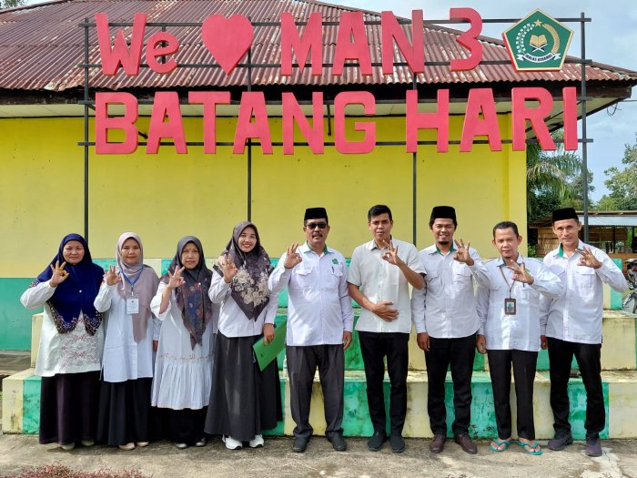Pelaksanaan UMBA Hari Kedua di MAN 3 Batang Hari di Pantau Perwakilan Kemenag Batang Hari
