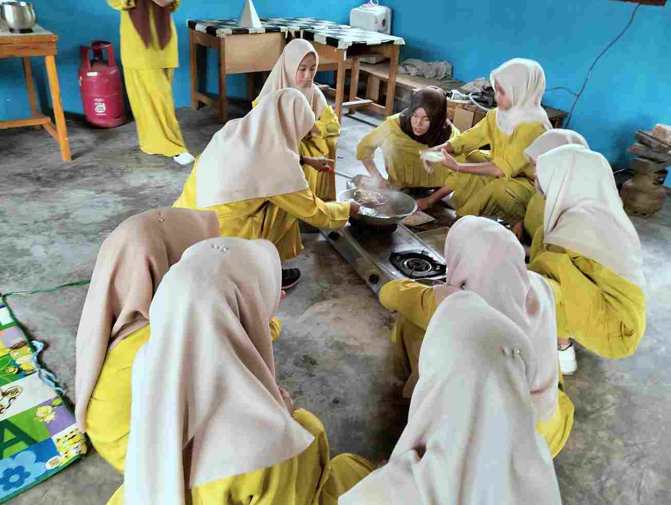 Tumbuhkan Kemandirian Peserta Didik dengan Praktek Tata Boga Tumbuhkan Kemandirian Peserta Didik dengan Praktek Tata Boga