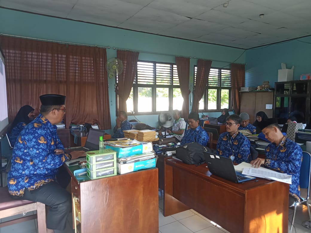 â€œRapat Koordinasi Kenaikan Kelas  dan Persiapan menghadapi Tahun Ajaran 2025/2026 MAN 3 Batang Hariâ€