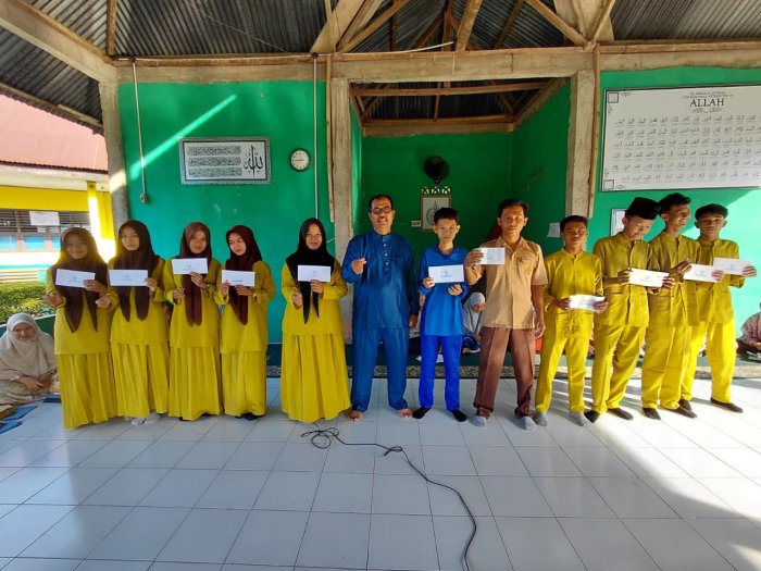 MAN 3 Batang Hari Terima Bantuan BAZNAS, Kepala Madrasah Apresiasi Kepedulian terhadap Anak Yatim MAN 3 Batang Hari Terima Bantuan BAZNAS, Kepala Madrasah Apresiasi Kepedulian terhadap Anak Yatim