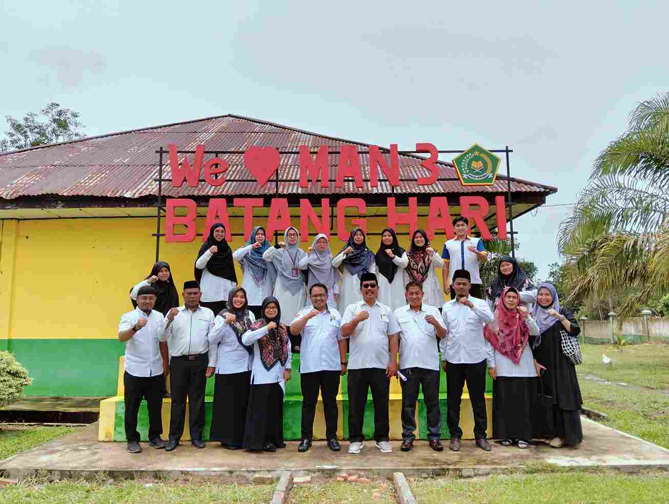 Kasi Penmad Beserta Tim, Laksanakan Monitoring dan Evaluasi Ujian Madrasah (UM) Tahun Ajaran 2024/2025 MAN 3 Batang Hari