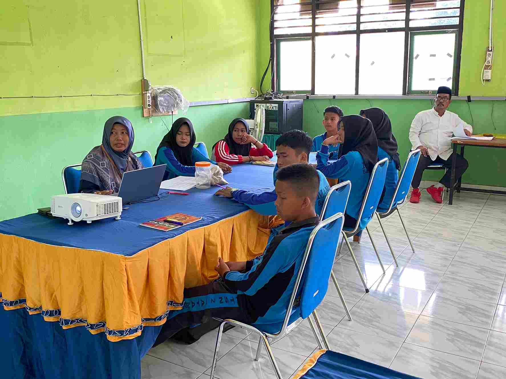 Maksimalkan Pelayanan Konseling, Kamad Laksanakan Supervisi Guru BK MAN 3 Batang Hari