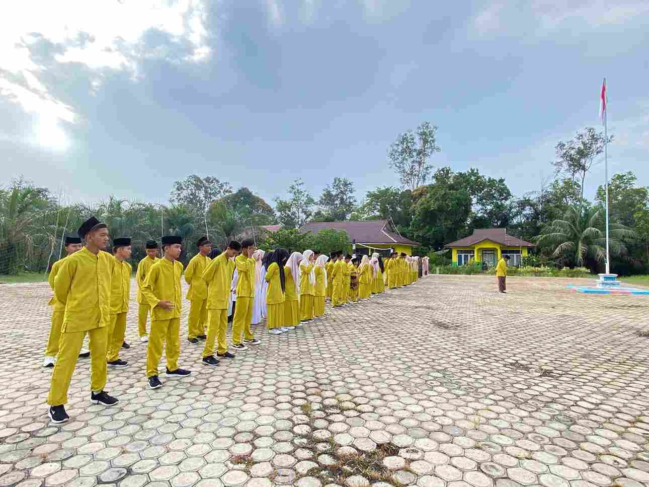 MAN 3 Batang Hari Gelar Apel Peringatan Hari Santri Nasional Tahun 2024