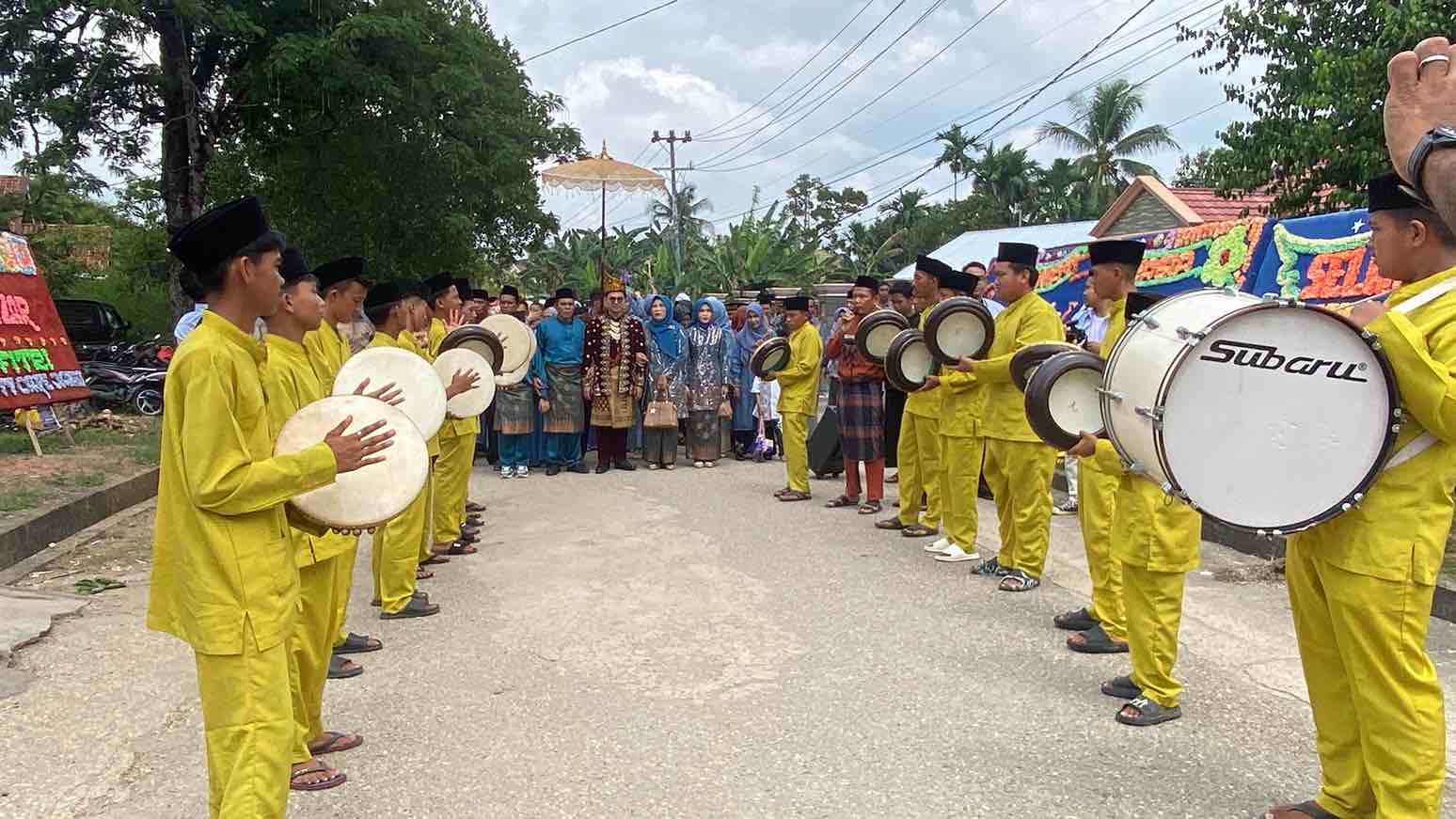Lestarikan Adat Budaya Daerah, Sanggar Seni dan Budaya MAN 3 Batang Hari Berpartisipasi Meriahkan Resepsi Pernikahan 