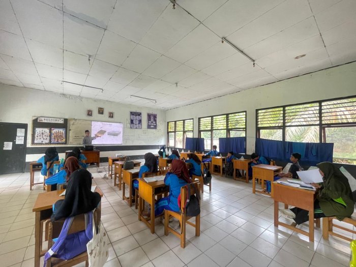 Waka Akademik Supervisi Guru Informatika Bahas Materi Sistem Komputer Waka Akademik Supervisi Guru Informatika Bahas Materi Sistem Komputer