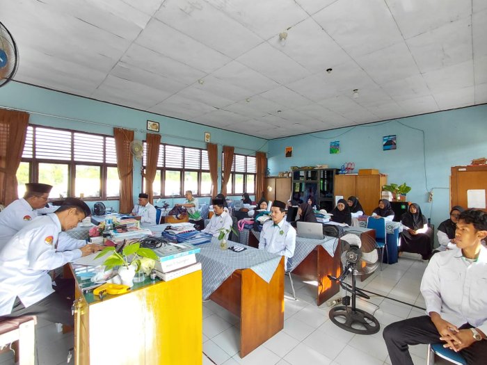 Alhamdulillah, Seluruh Murid Xll MAN 3 Batang Hari Lulus 100% Kepala Madrasah Beri Apresiasi