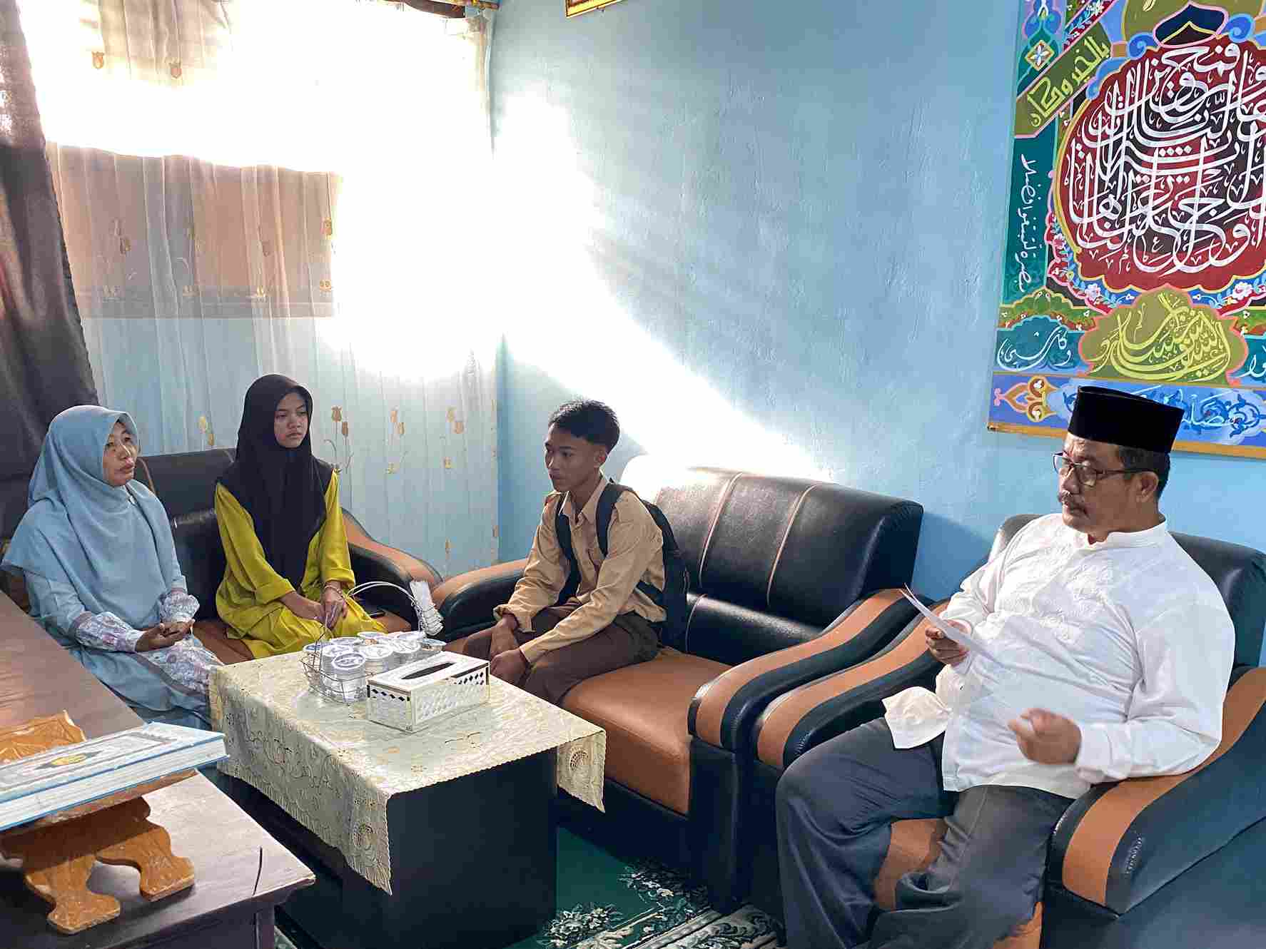 'Usai Ikuti Dialog Interaktif Remaja, Duta Remaja Anti Narkoba MAN 3 Batang Hari Diskusikan Rencana Tindak Lanjut Bersama Kepala Madrasah'