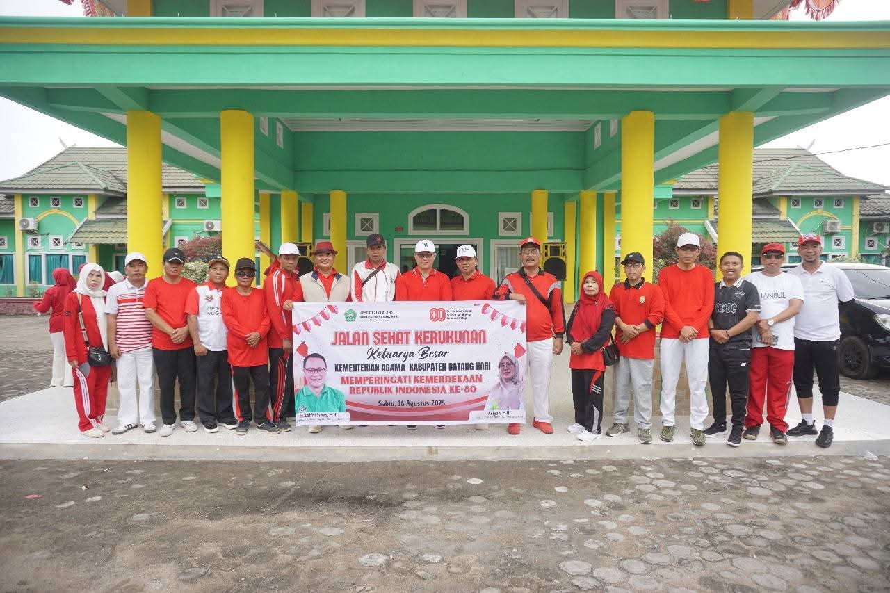 Semarak Jalan Sehat Kerukunan, Kepala MAN 3 Batang Hari Ikut Meriahkan di kemenag Batang Hari Semarak Jalan Sehat Kerukunan, Kepala MAN 3 Batang Hari Ikut Meriahkan di kemenag Batang Hari
