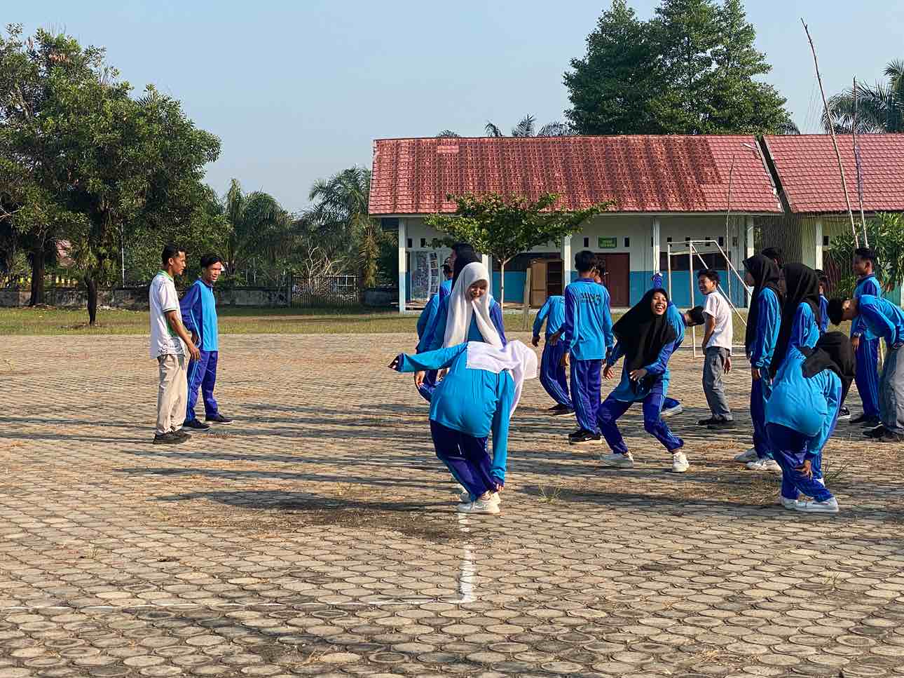 â€˜Guru PJOK, Dumrah : Pentingnya Pemanasan Sebelum Olahragaâ€™