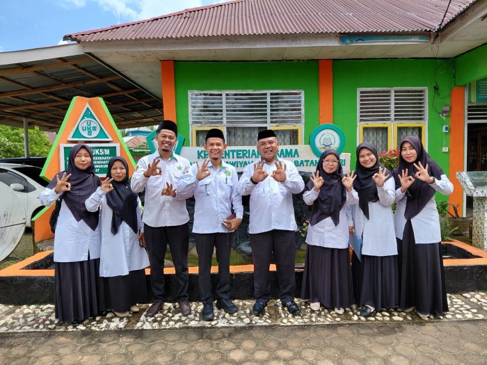 MAN 3 Batang Hari Gencarkan Sosialisasi PMB ke MTsN 3 Batang Hari MAN 3 Batang Hari Gencarkan Sosialisasi PMB ke MTsN 3 Batang Hari