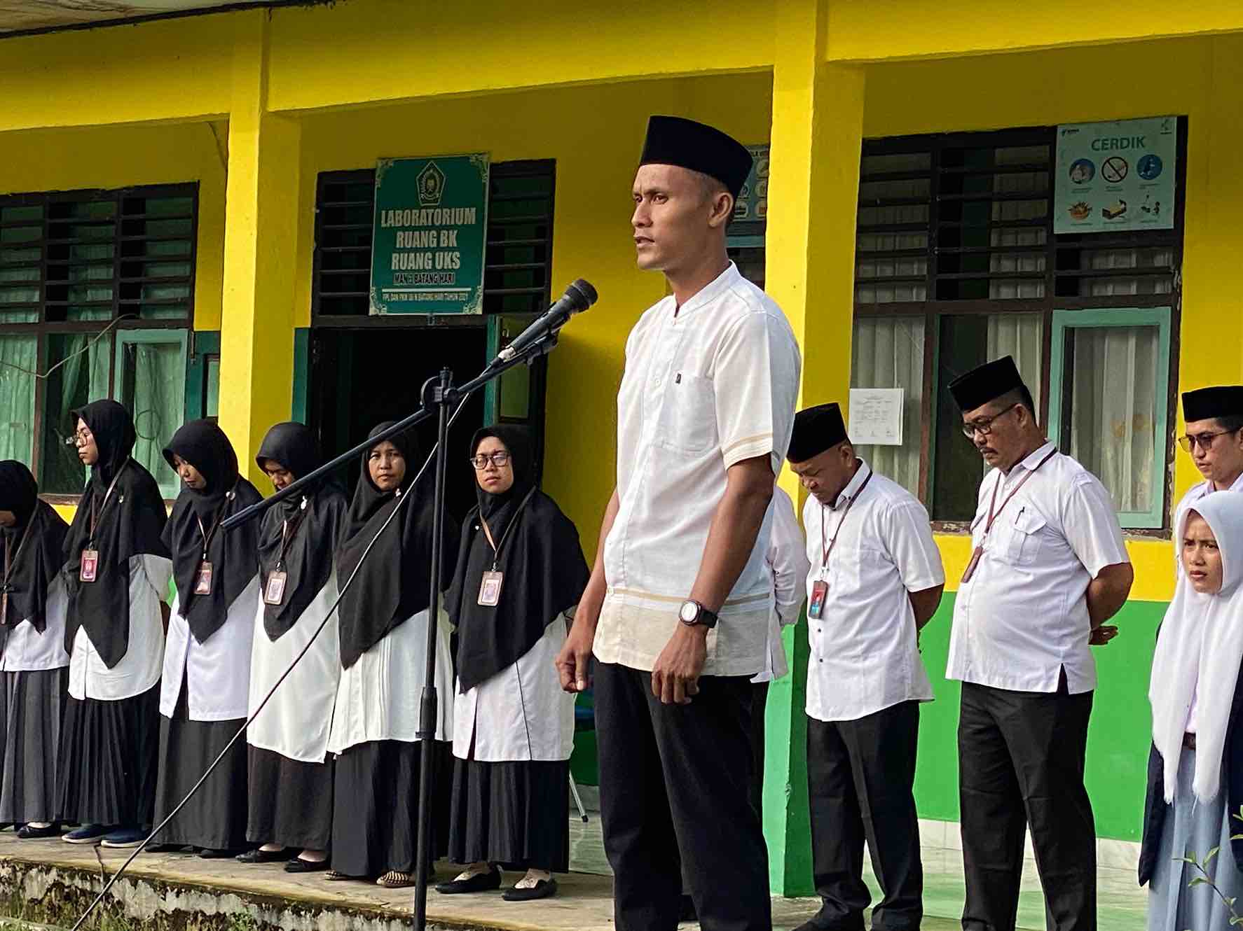 â€˜Pembina Upacara, Dumrah : Pentingnya Adab dan Akhlak dalam Bersosial Mediaâ€™