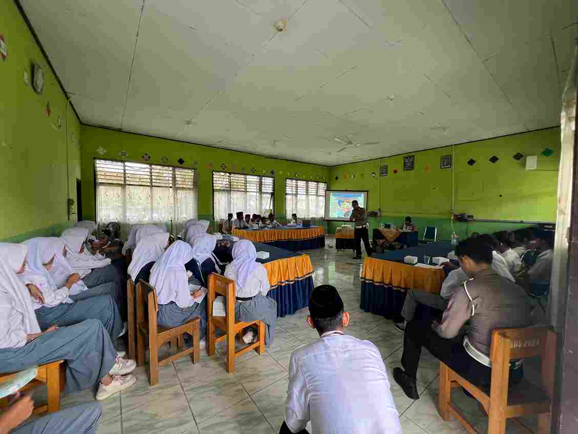 Edukasi Tertib Berlalulintas, Peserta Didik Terima Kunjungan Sosialisasi dari Satlantas Polres Batang Hari