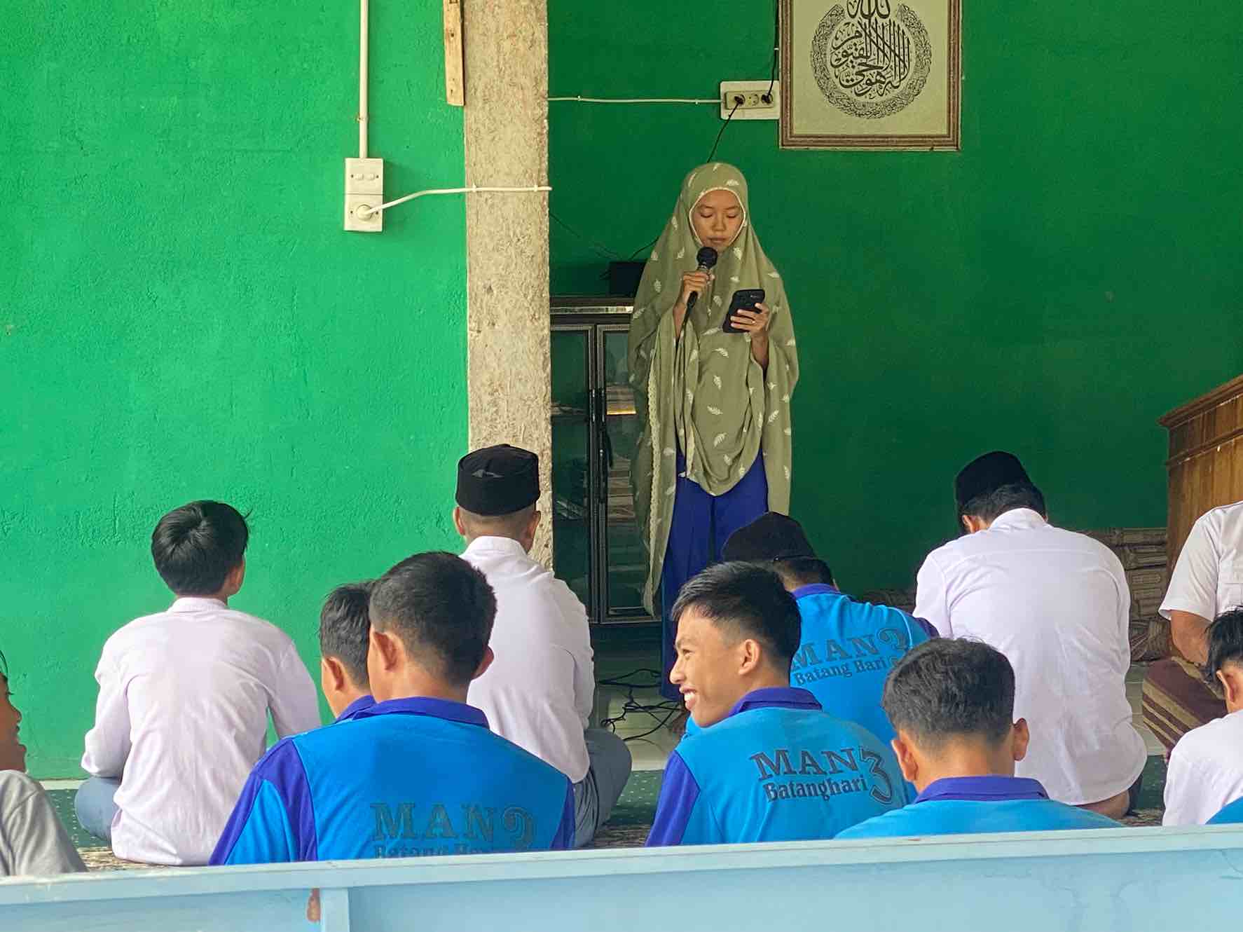 â€˜Latih Public Speaking Peserta Didik Melalui Pembiasaan Kultumâ€™