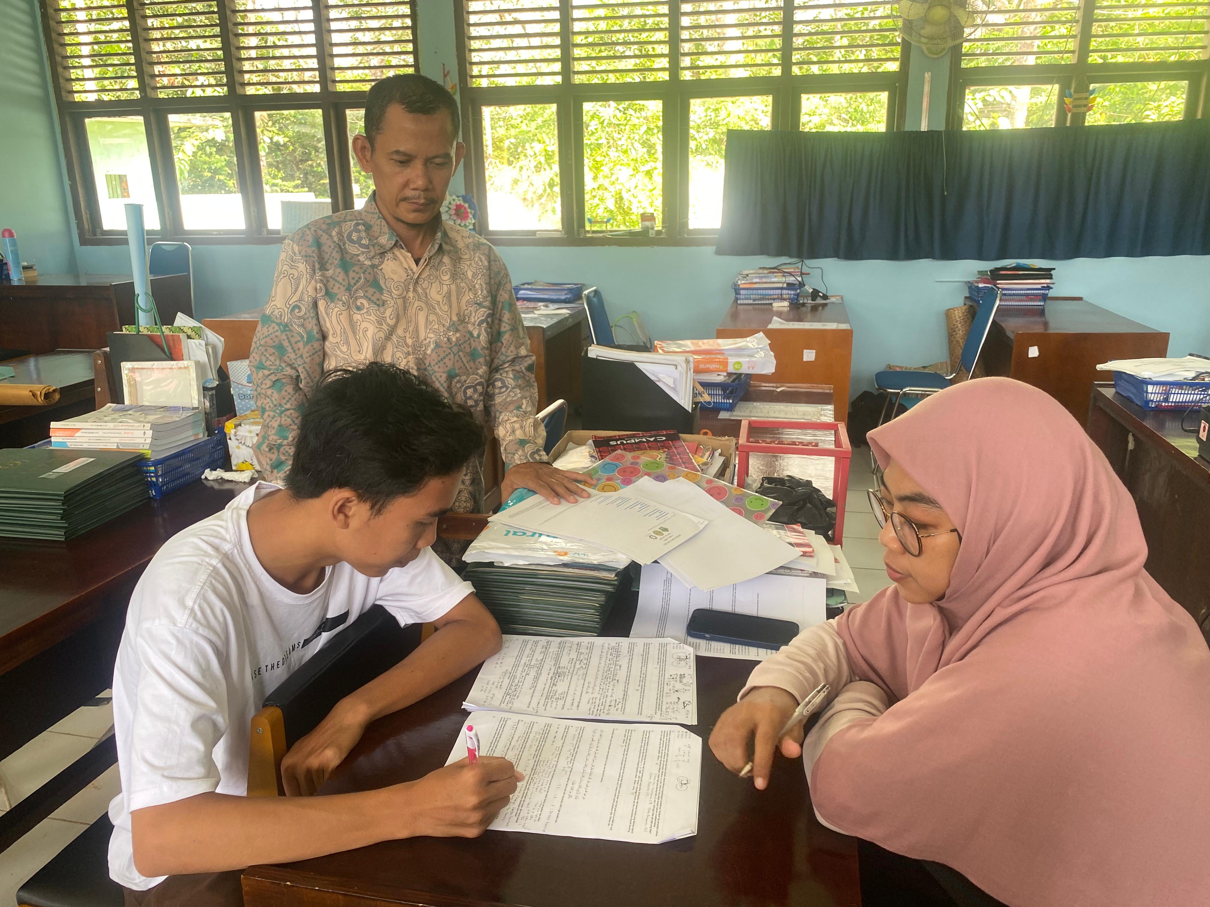 'Upaya Raih Hasil Terbaik, Guru MAN 3 Batang Hari Adakan Bimbingan KSM 2024'