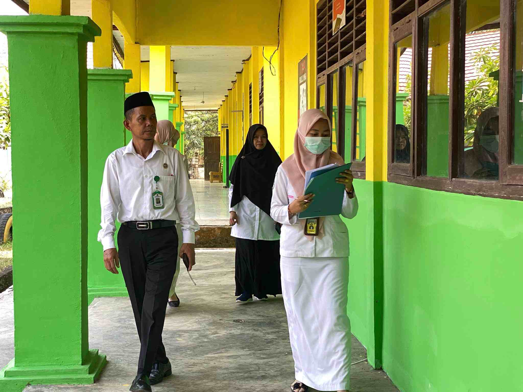 'MAN 3 Batang Hari Ikuti Inspeksi Kesehatan Lingkungan (IKL) pada Tempat Fasilitas Umum (TFU) Oleh Puskesmas Desa Pasar Terusan'